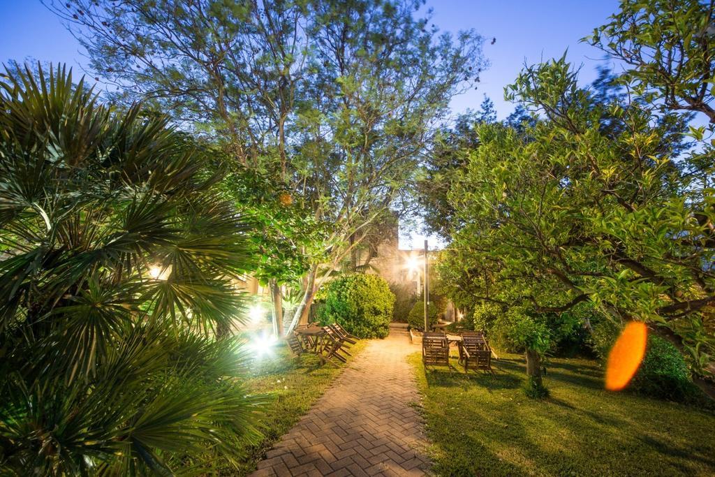 Bed and Breakfast Giardino Nascosto Taviano  Esterno foto